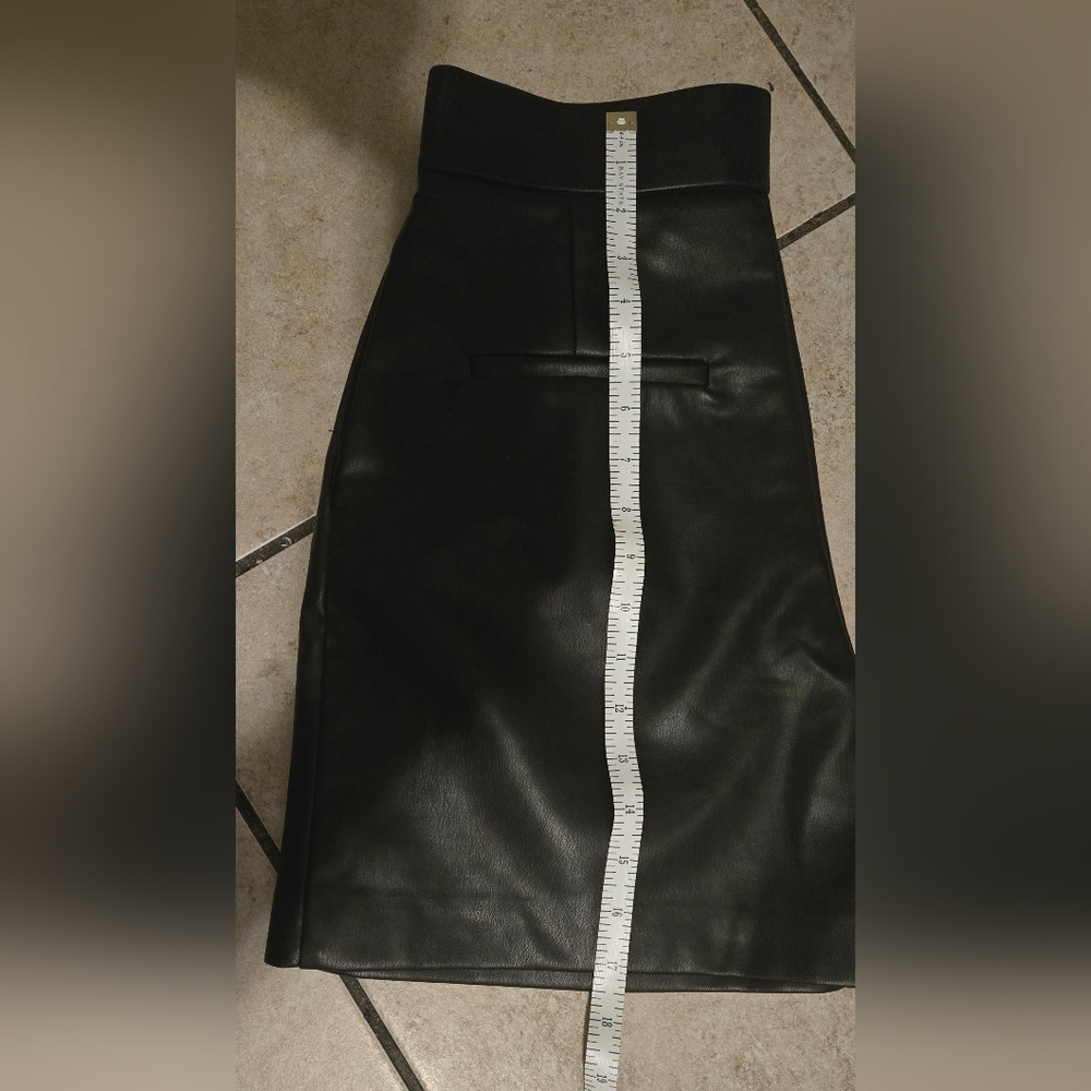 Zara Black Faux Leather Short - Picture 5 of 9